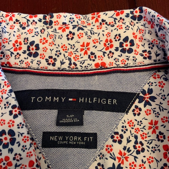 2 Tommy Hilfiger button down shirts - Picture 3 of 3